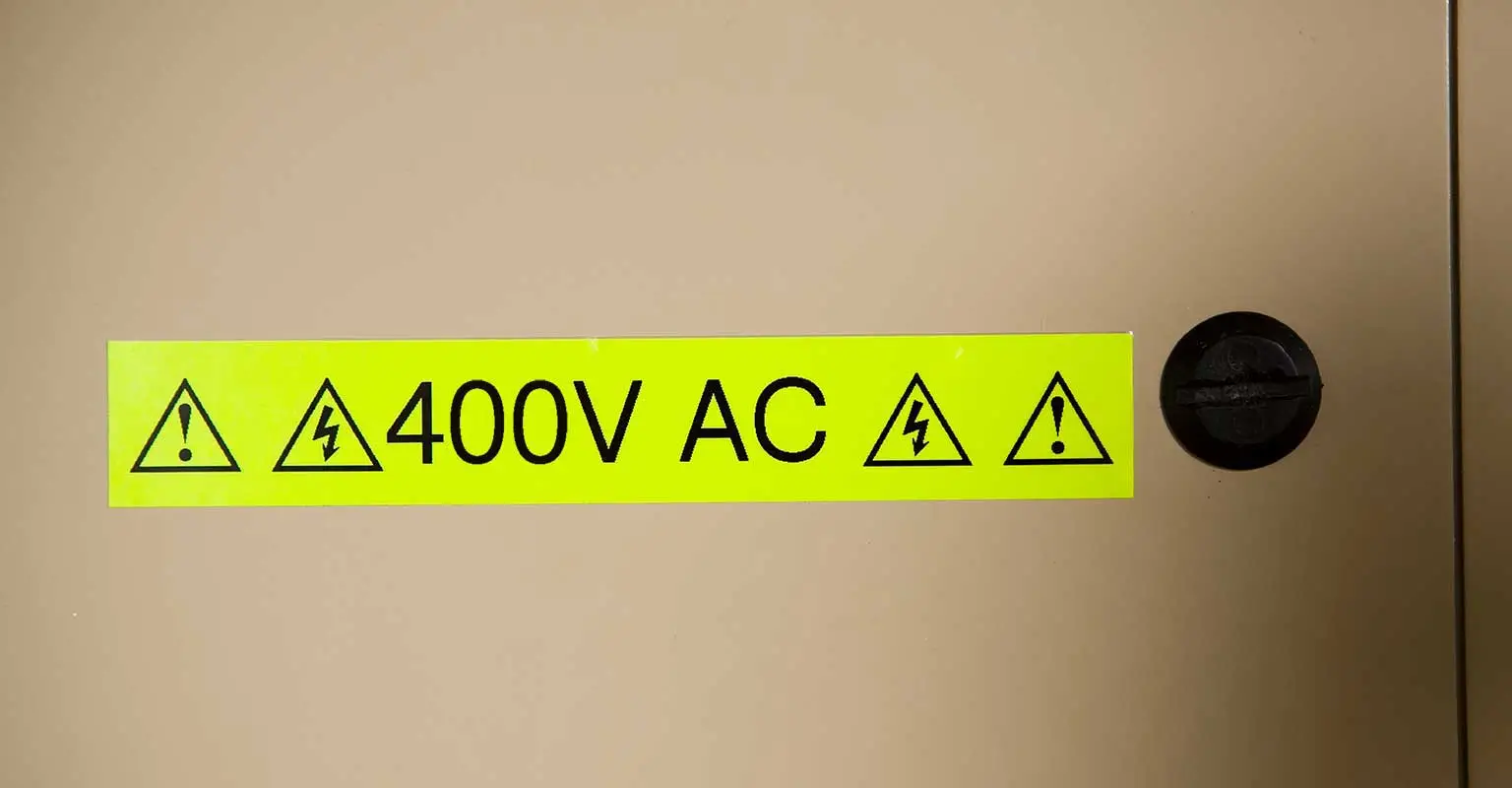 Labelprinter voor elektriciens fluorescerende labels